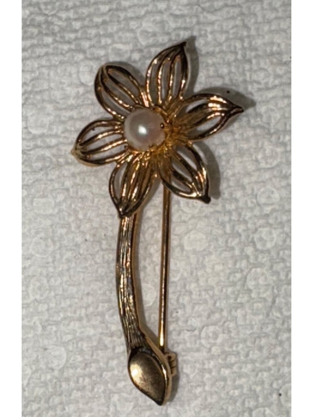 Gold-Tone Flower Brooch With Faux Pearl Center Lightweight Elegant Design, READ